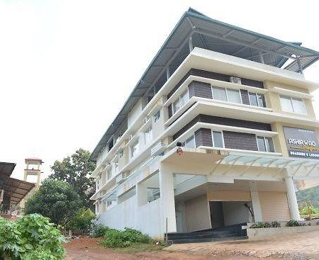 Hôtel Ashirwad Comforts à Kalasa Extérieur photo