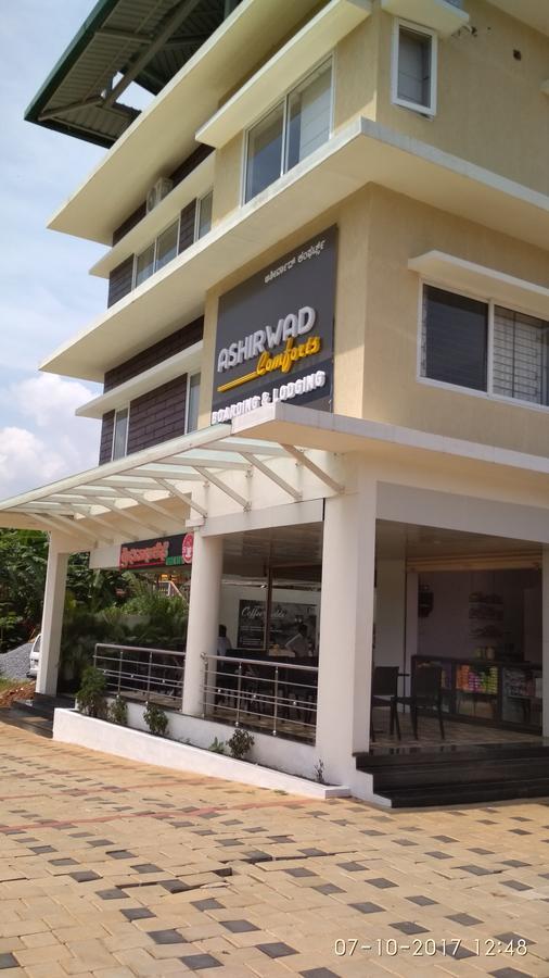 Hôtel Ashirwad Comforts à Kalasa Extérieur photo